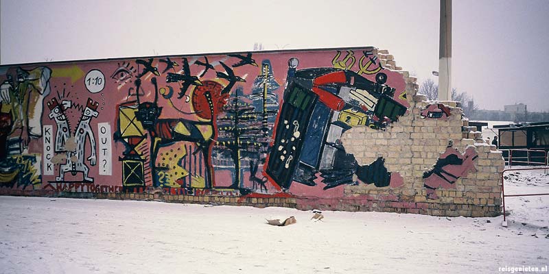 De Berlijnse muur, kort na de val van de muur in 1989