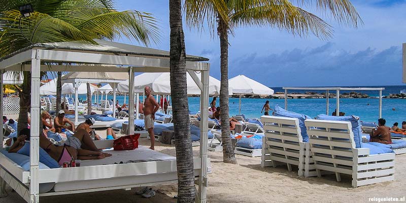 Een van de trendy beachclubs op Curacao in de Nederlandse Caraiben
