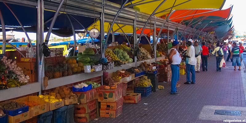 De markt in Willemstad op Curacao