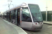 De Luas tram verbindt de buitenwijken met het centrum van Dublin