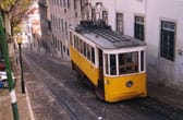 De kabeltrammetjes in Lissabon overbuggen de steilste hellingen in de stad