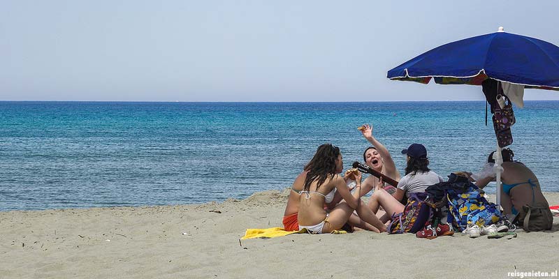 Relaxen op een van de stranden aan de noordkust van Sicilie