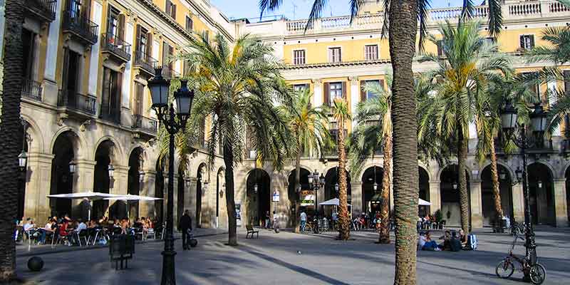 Het Plaça Reial, het mooiste plein van Barcelona