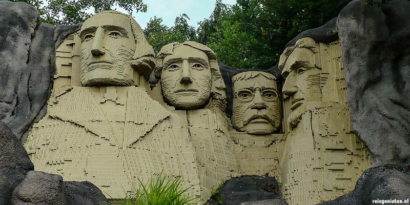 Mount Rushmore met de Amerikaanse presidenten. Nagemaakt in Legoland met maar liefst 1,5 miljoen steentjes