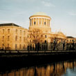 Het Four Courts gerechtsgebouw in Dublin