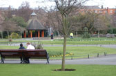 Relaxen in het altijd groene St. Stephen's Green park in het midden van Dublin
