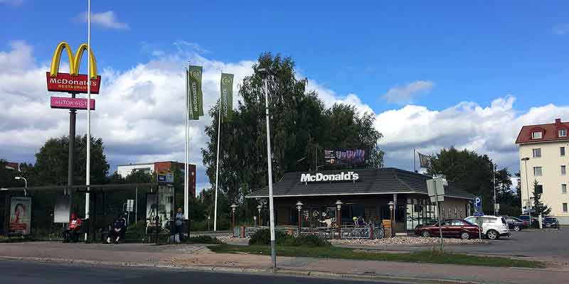 De Noordelijkste McDonalds in Rovaniemi Lapland, in Finland
