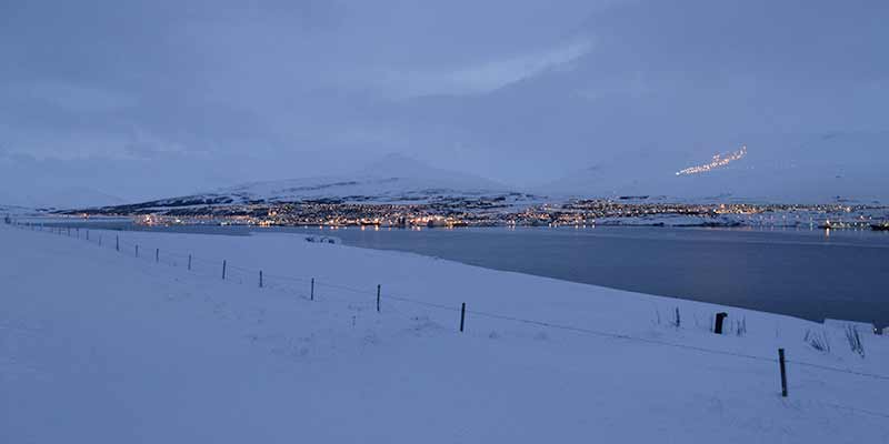 Wintersportplaats Akureyri in het noorden van IJsland