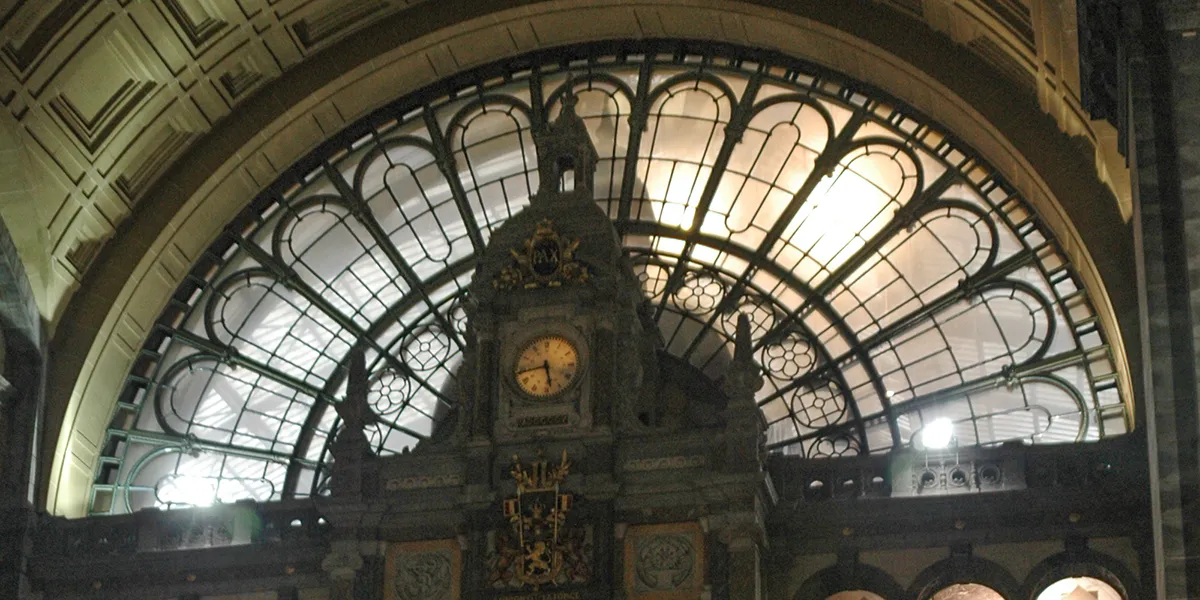 Het centraal station in het centrum van Antwerpen