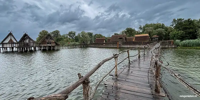 Prehistorisch paaldorp aan de Bodensee Prehistorisch paaldorp aan de Bodensee