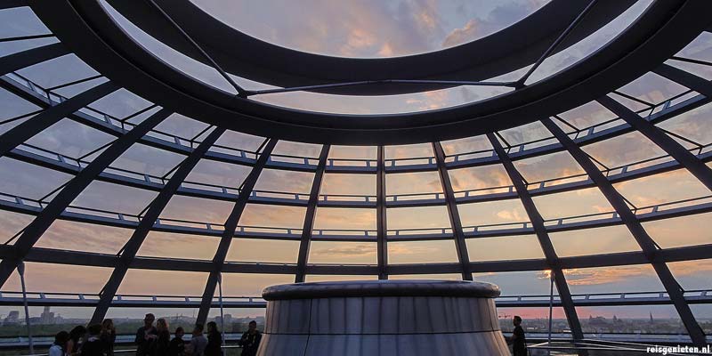 De spectaculaire koepel van de Reichstag. Een bezoek is zeer de moeite waard