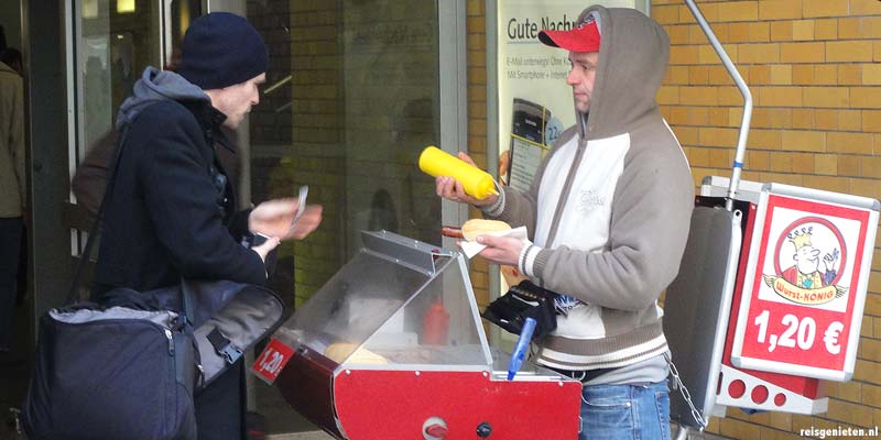 Een Febo muur hebben ze niet in Berlijn. Wel broodjes worst verkopers met een draagbare barbeque