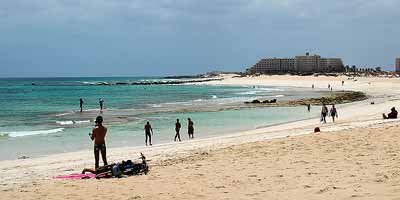 Witte zandstrand van Parque Natural Dunas de Corralejo