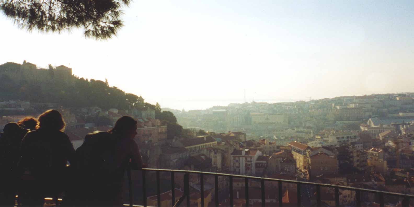 Genieten van het uitzicht vanaf Castelo de São Jorge