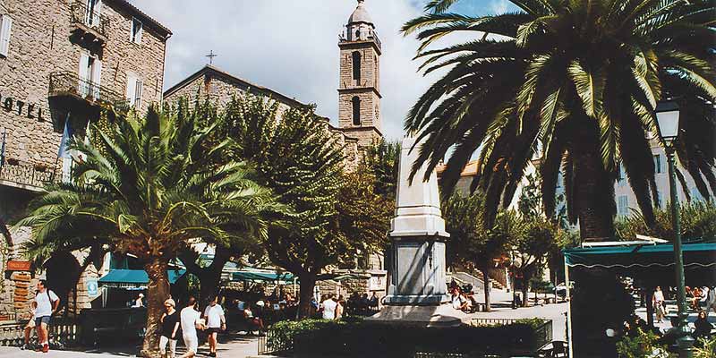 Het stadje Sartène in het zuiden van Corsica