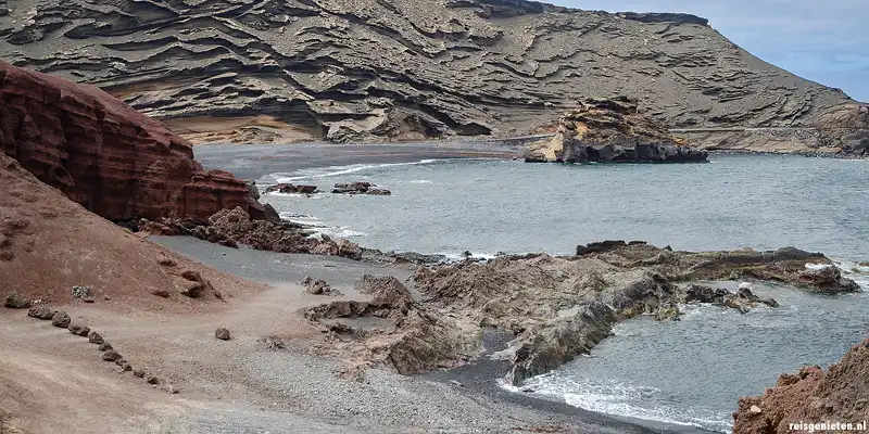 Strandje bij El Golfo groen kratermeer Lanzarote