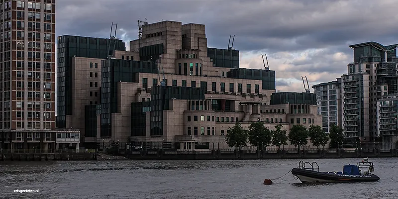 Het MI6 hoofdkwartier in Londen