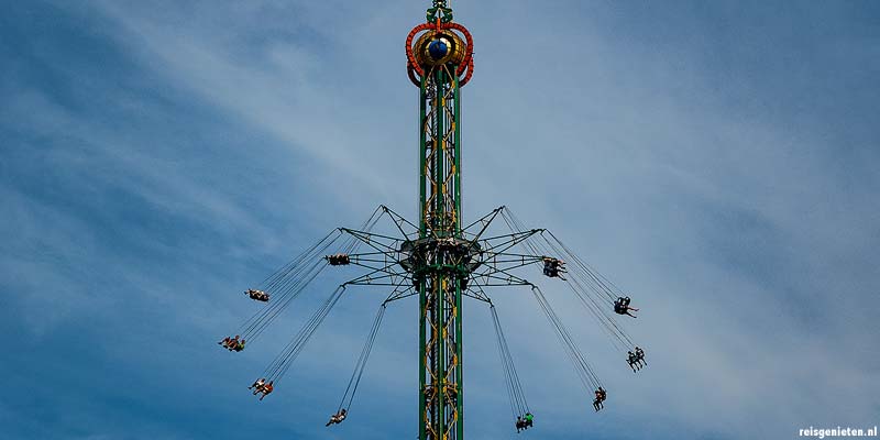 Vanuit de grote zweefmolen in Tivoli heb je een fantastisch uitzicht over Kopenhagen