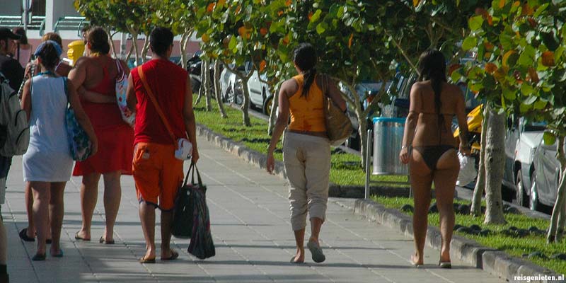 De boulevard van Puerto Naos op het Canarische Eiland La Palma
