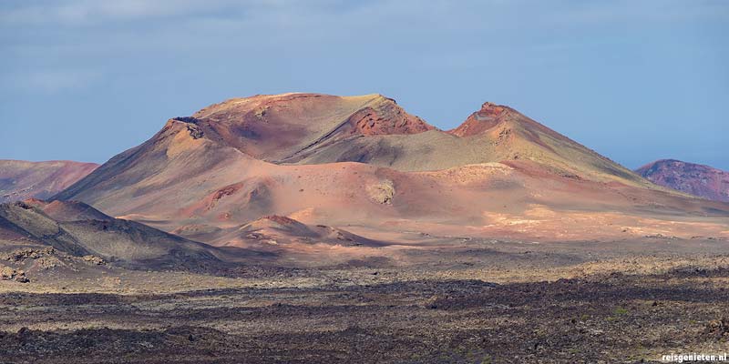 Welkom op de maan! Een van de vele vulkaankraters inj Parque Nacional de Timanfaya