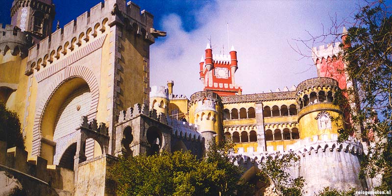 Koningsstadje Sintra in de omgeving van Lissabon is zeker een bezoek waard