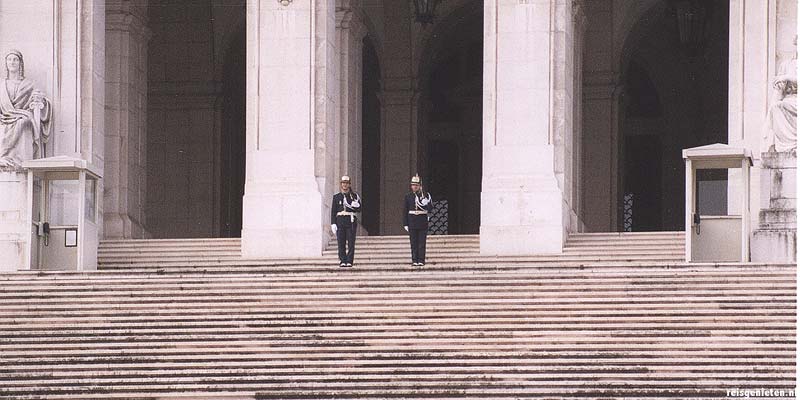 Wachters voor het Assembleia da Republica, het Portugese parlement in Lissabon