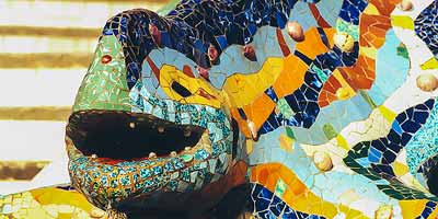 Mozaiek hagedis bij de ingang van Parc Guell