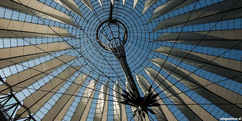 Het Sony Center aan de Potsdamer Platz in Berlijn