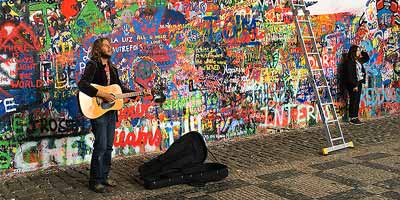 John Lennon Wall in Praag