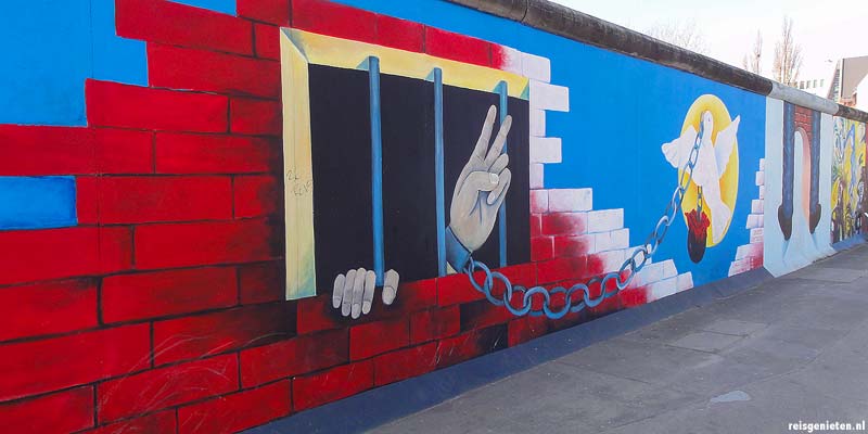 East-Side Gallery langs rivier de Spree