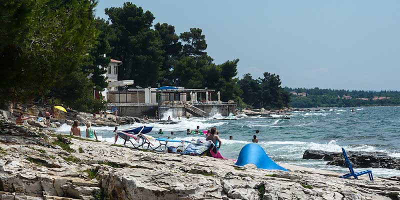 Genieten van de zon aan de Adriatische Zee in Slovenie