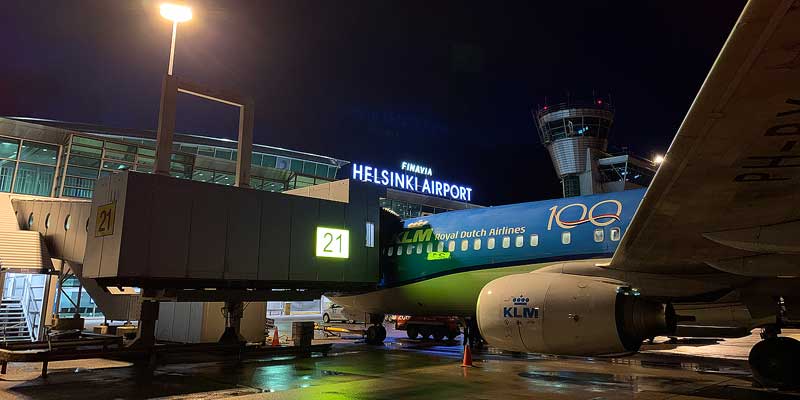 Aankomst op de luchthaven van Helsinki, Finland