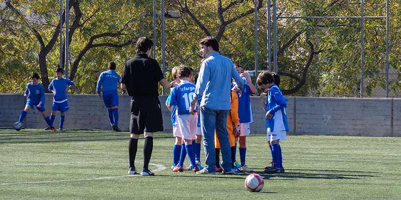 Voetbal court ergens in Barcelona