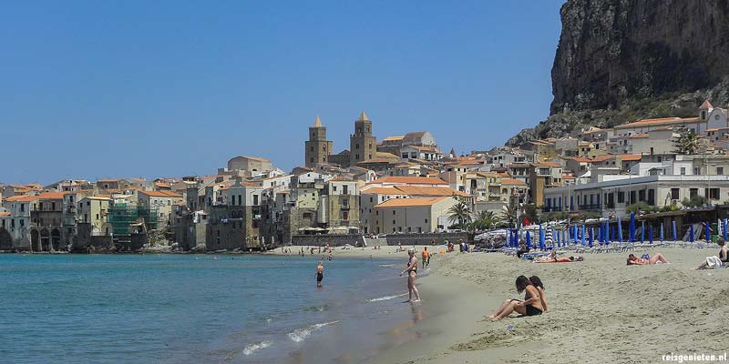 Genieten van een mooie en zonnige strandvakantie op Sicilië in het zuiden van Italië