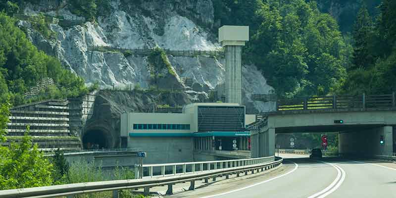 De 7864 meter lange Karawankentunnel is ��n van de toegangspoorten van Slovenie